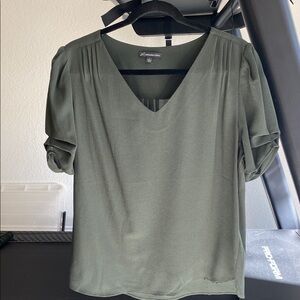 Women's Green V-Neck Top Adrianna Papell size L